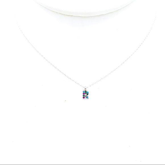 Dainty, everyday Letter R inital personalized Pendant Necklace - Picture 3 of 3